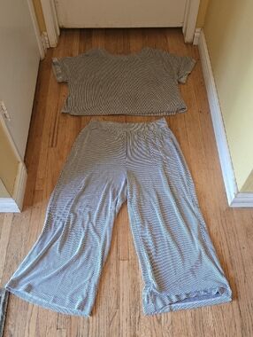 Adrianna Papell Women's Two-Piece Ribbed Lounge Set in Light Gray